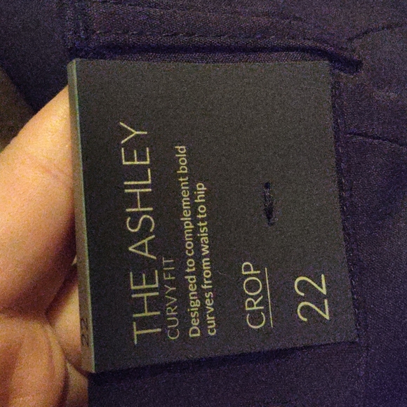 Plus size crop pant - Picture 3 of 4